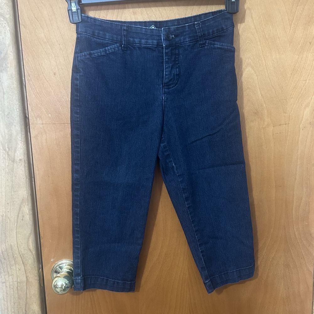 St John's Bay Women's size 4 Dark Wash Denim Capri Jeans Mid Rise